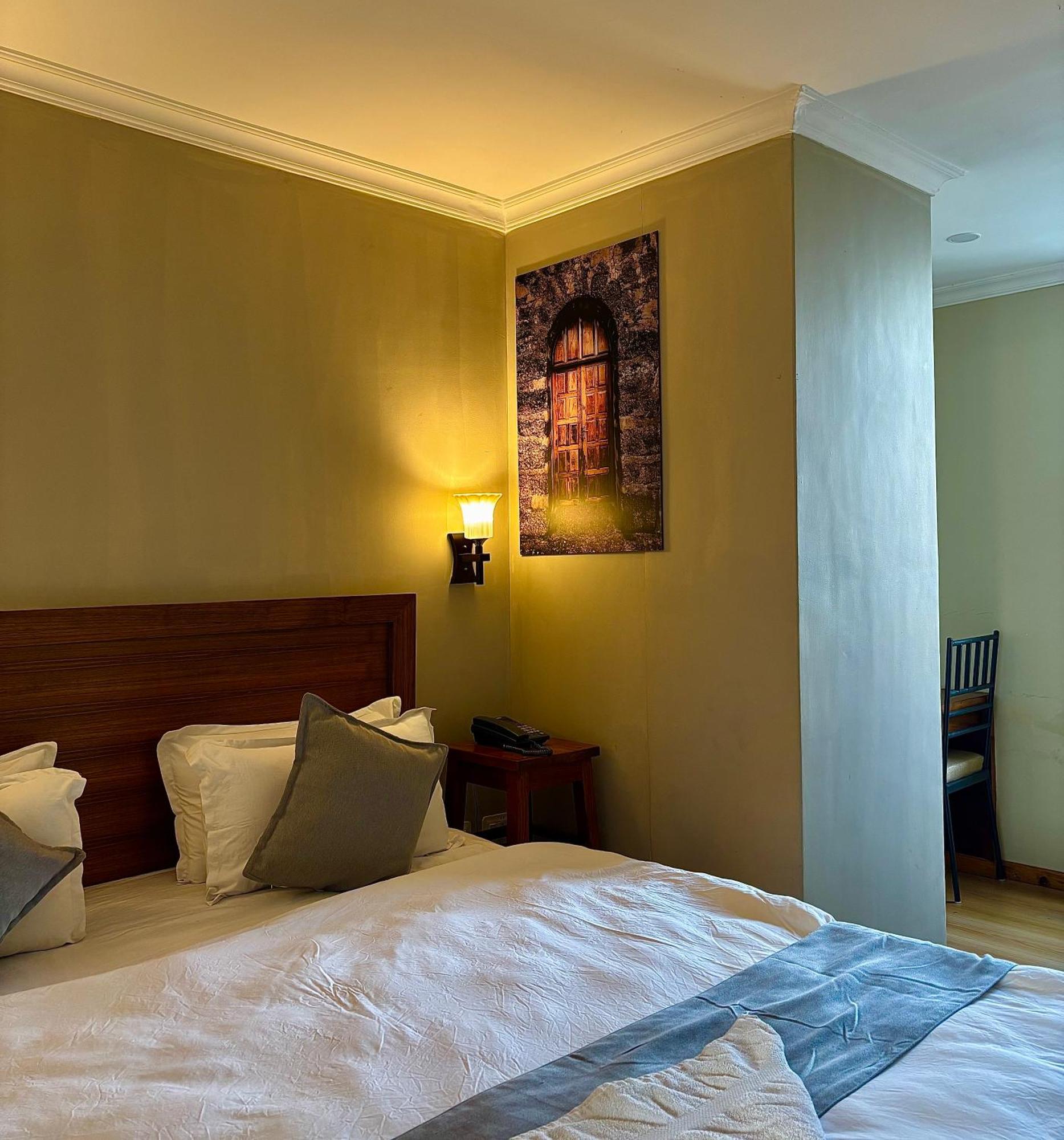 Hotel Gulmohar Bharatpur  Bagian luar foto