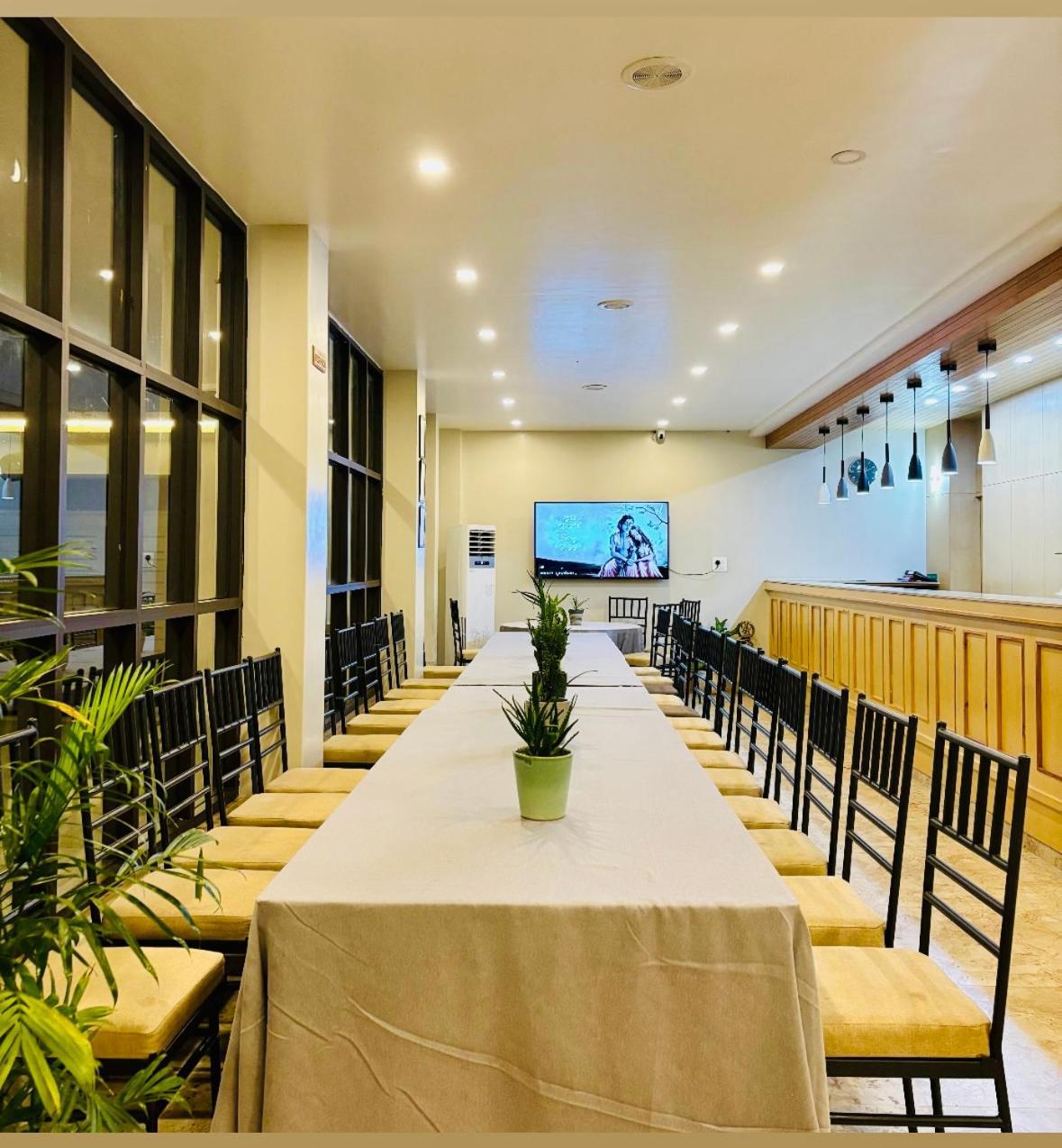 Hotel Gulmohar Bharatpur  Bagian luar foto